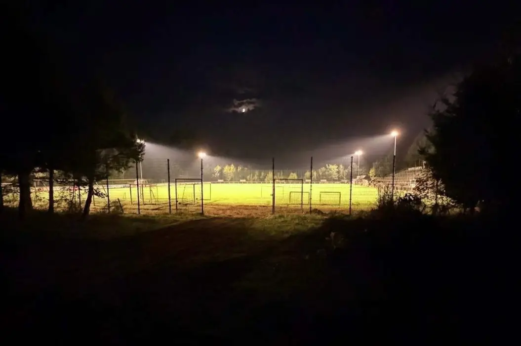 Sportverlichting uit het EcoSports-artikel over lichthinder