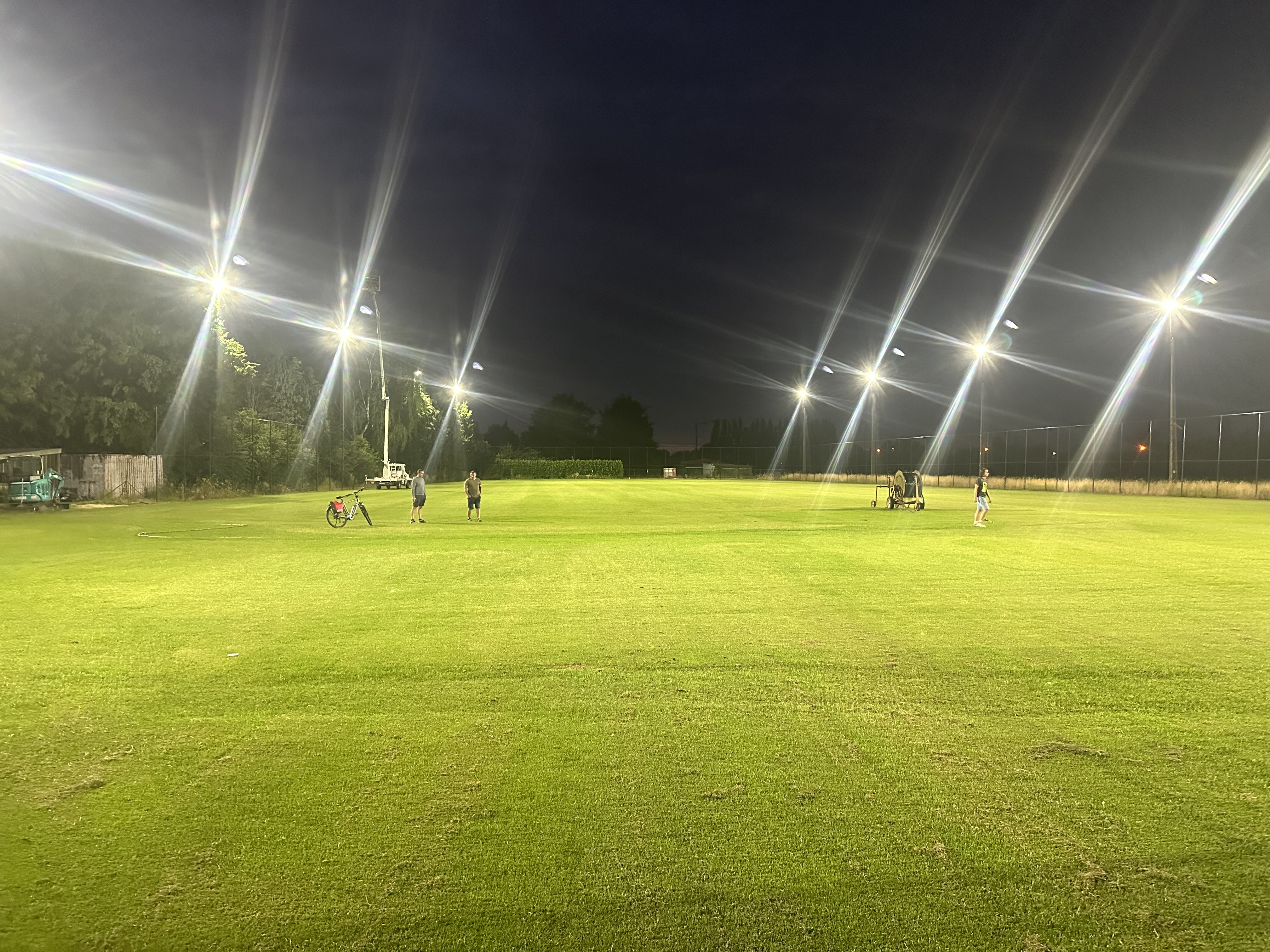 Nieuwe verlichting in gebruik op het trainingsveld van KFC Broechem
