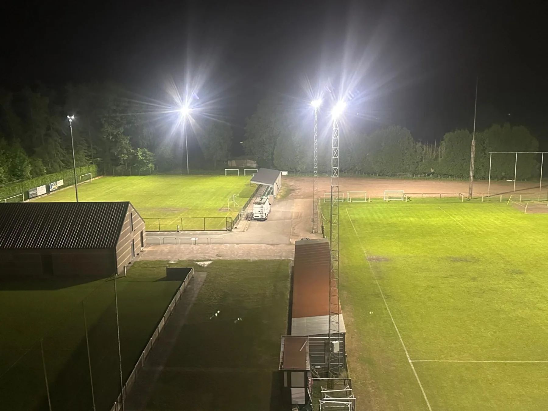 Sportverlichting bij KFC Pulle