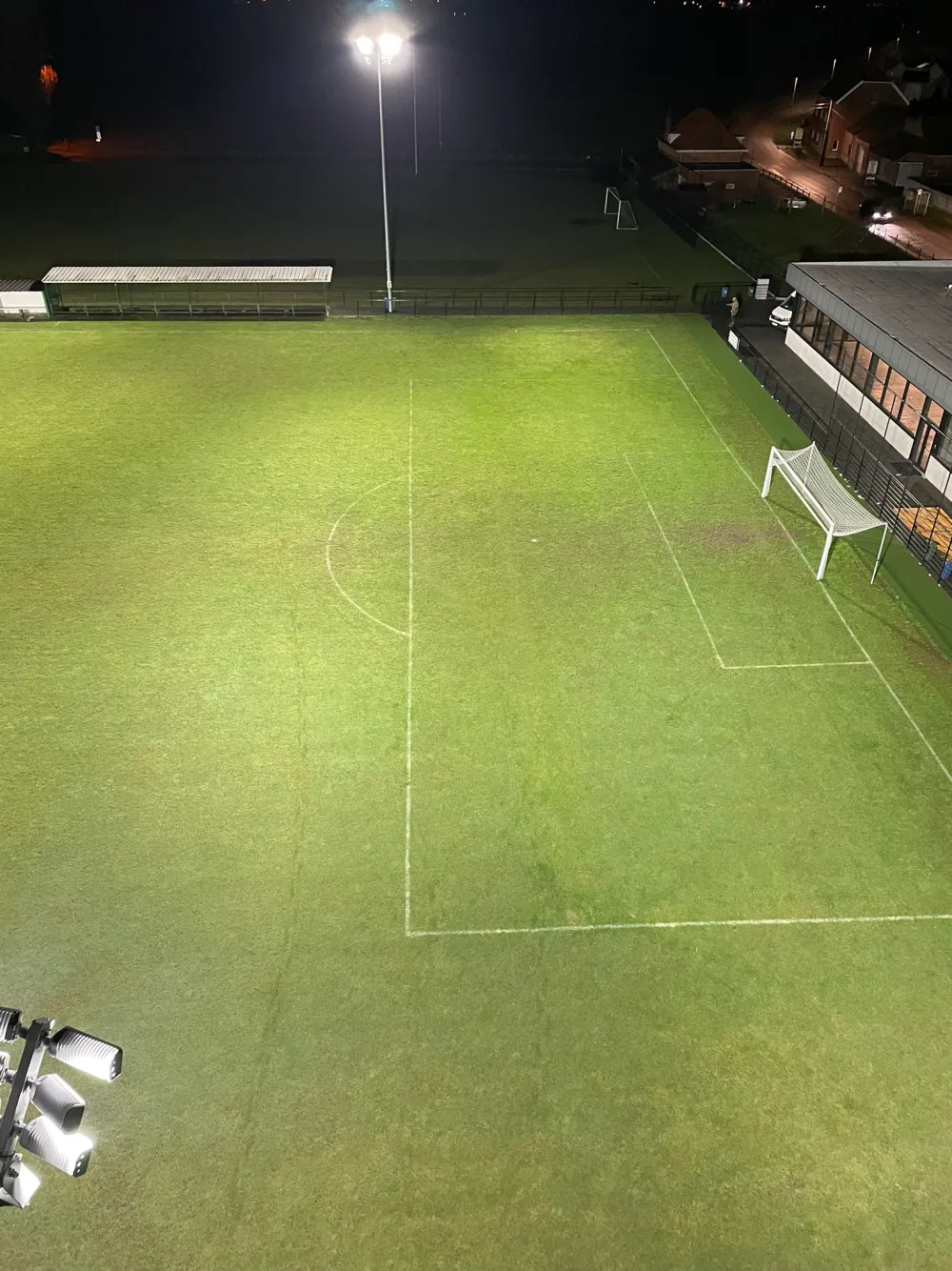 Verlichte goalzone van KVC Eendracht Deftinge
