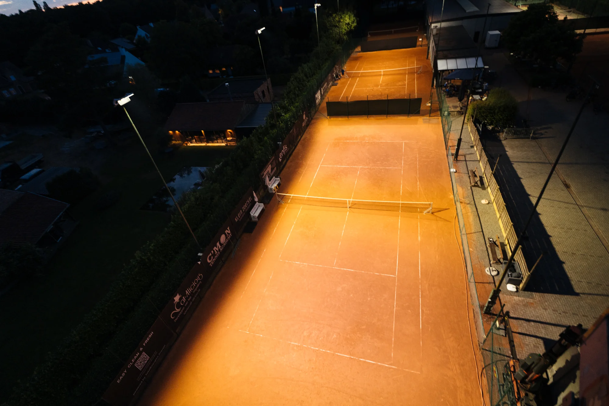 Het lichtbeeld vanuit de hoogte bij TC De Kievit